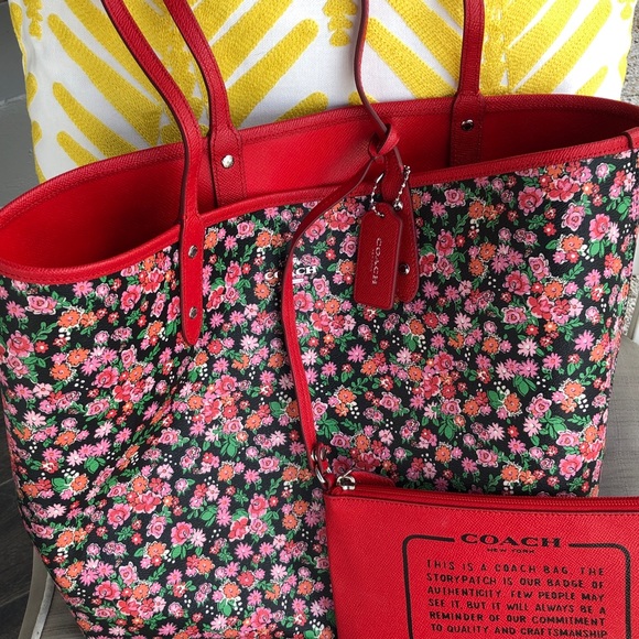 090. Coach Reversible Red & Floral Carryall Bag - Picture 13 of 14